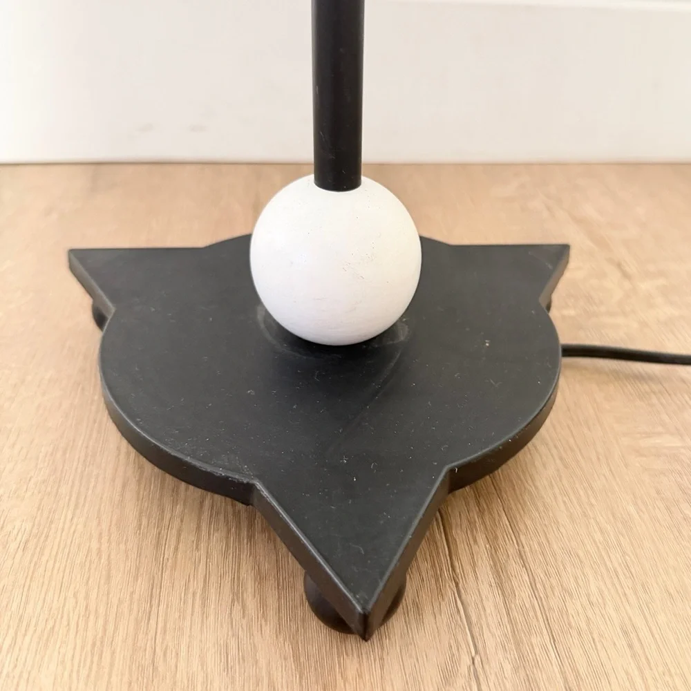 Vintage 1980s BE YANG Memphis Style Postmodern Table Desk Lamp White Black 21.5”